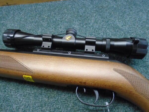 HUNTER 440 .22 Airgun by Gamo - Image 5