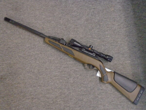 VARMINT SWARM BARRICADE .22 Airgun by Gamo
